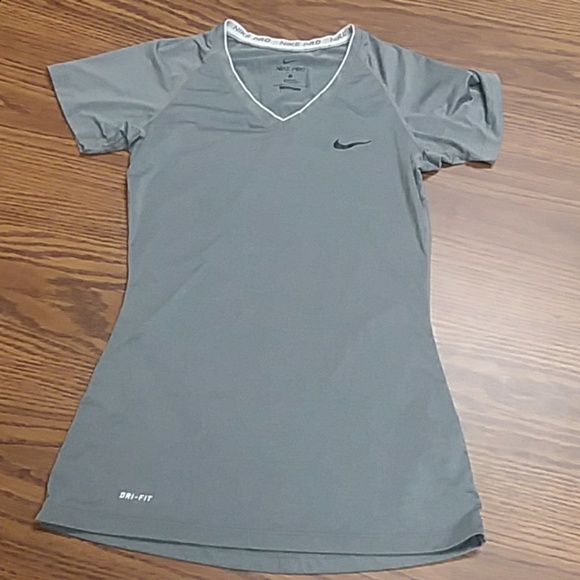 Nike Tops - Nike pro vneck